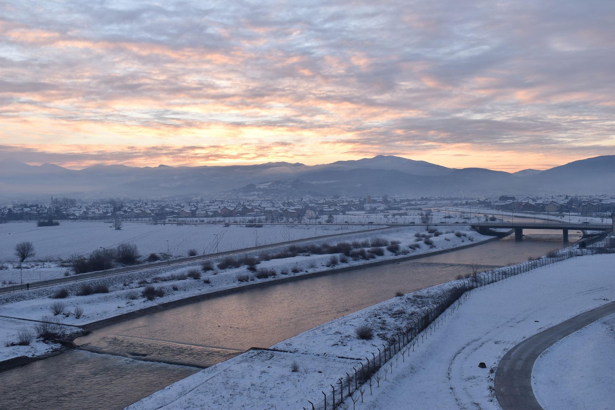 Malak Regency Hotel Ilidza Exterior photo The river at sunset