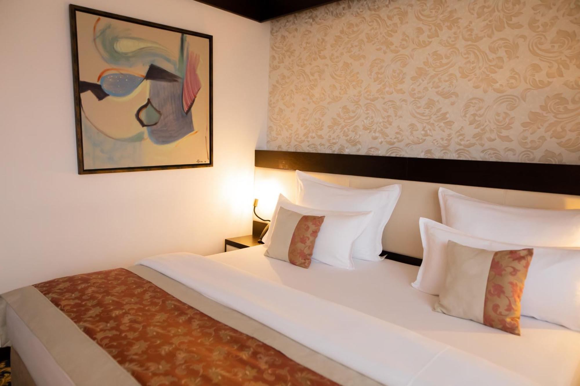 Malak Regency Hotel Ilidza Exterior photo A bedroom at the hotel