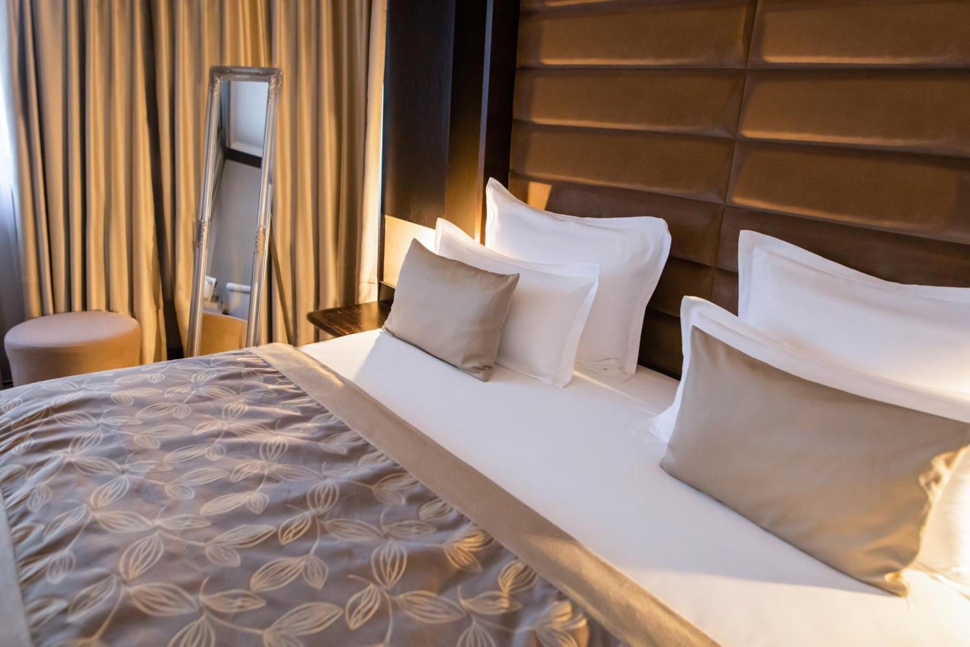 Malak Regency Hotel Ilidza Exterior photo A bedroom at the hotel