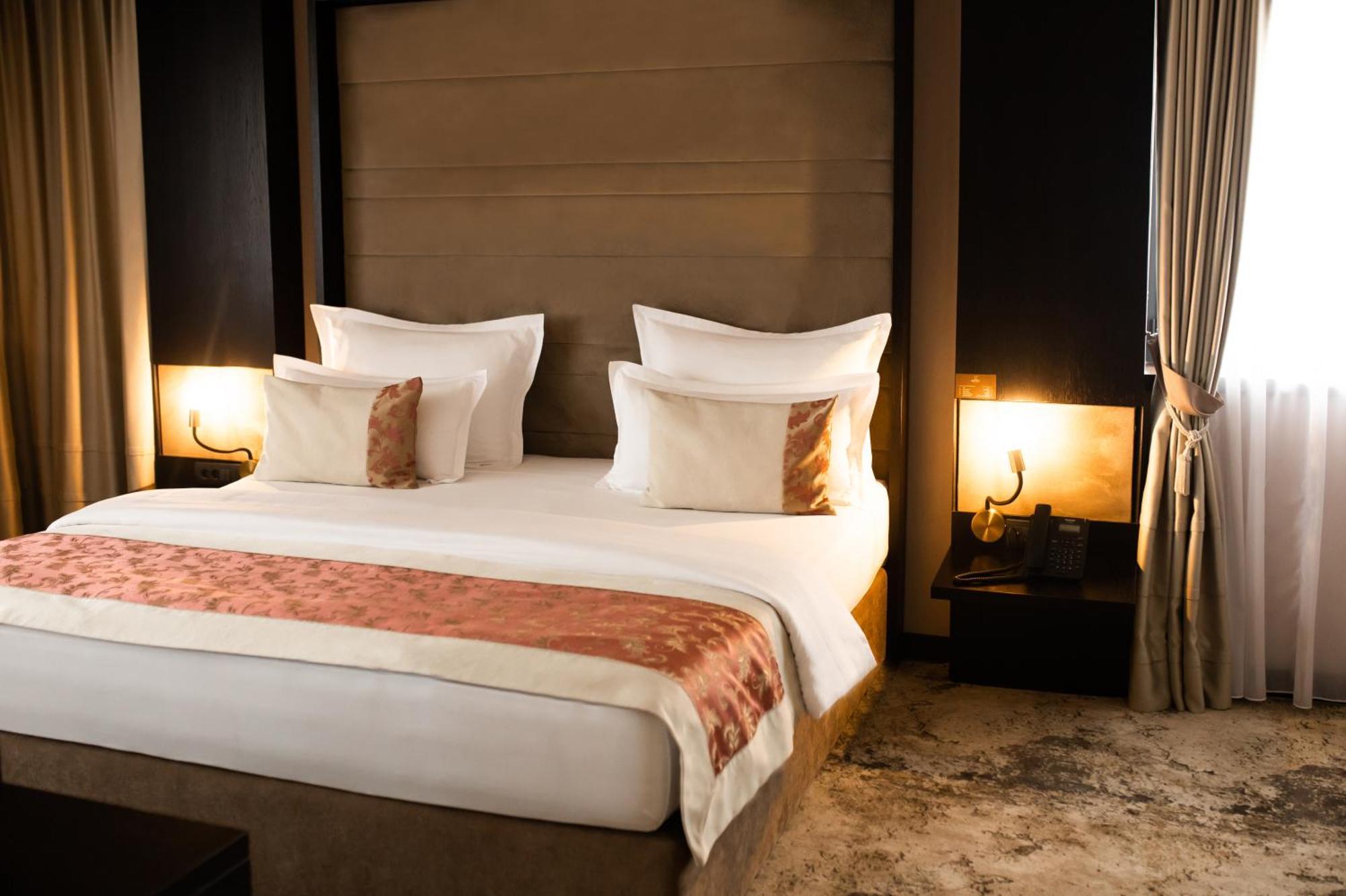 Malak Regency Hotel Ilidza Exterior photo A bedroom at the hotel